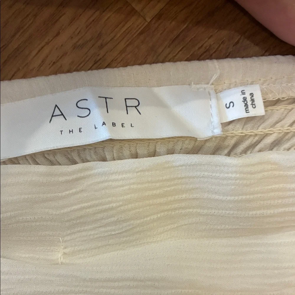 Astr Cream Puff Sleeve‎ Blouse